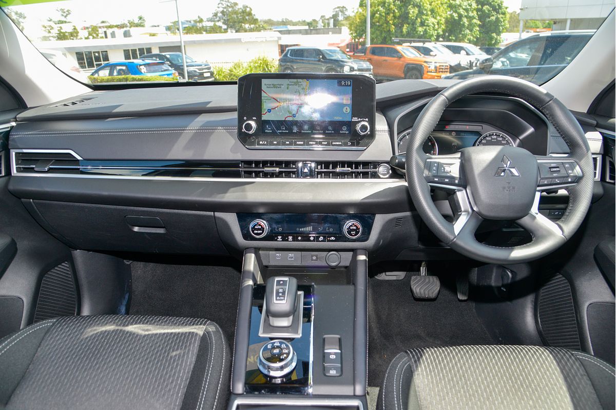 2023 Mitsubishi Outlander LS ZM