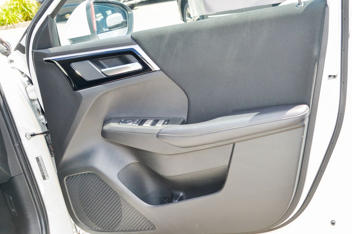 2023 Mitsubishi Outlander LS ZM