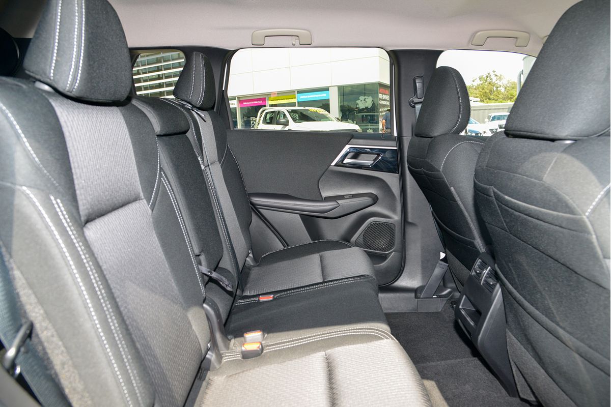 2023 Mitsubishi Outlander LS ZM