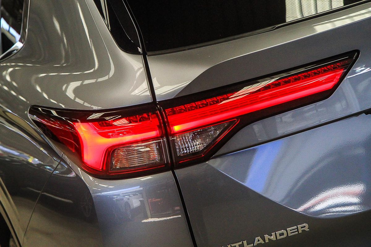 2022 Mitsubishi Outlander LS ZM