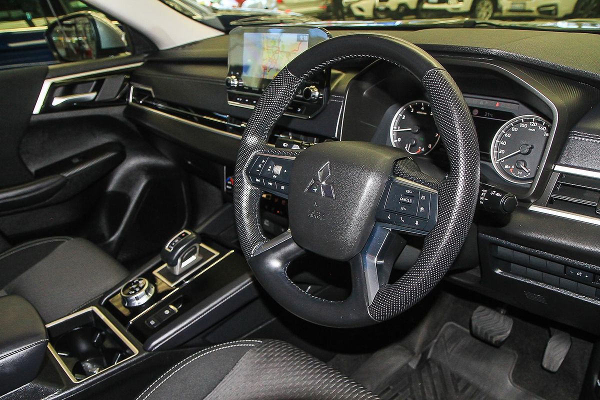 2022 Mitsubishi Outlander LS ZM