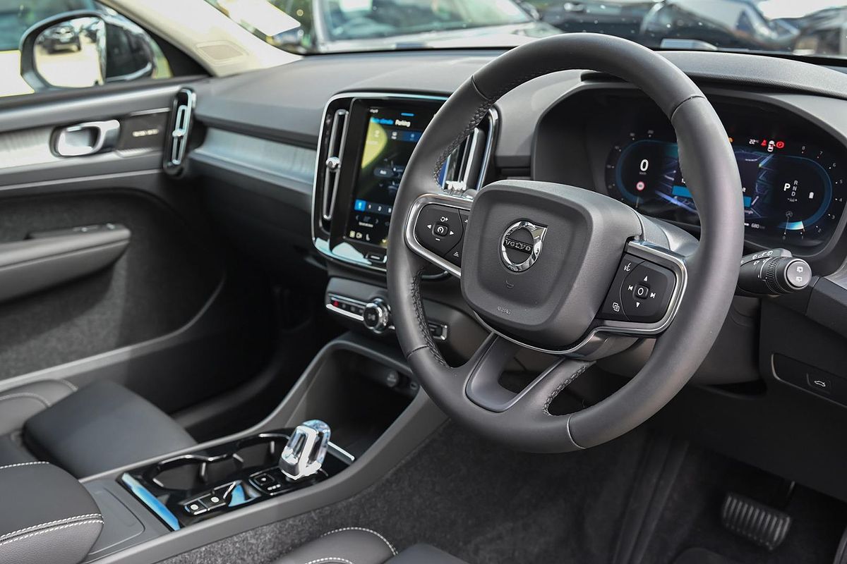 2024 Volvo XC40 Ultra B4 Bright