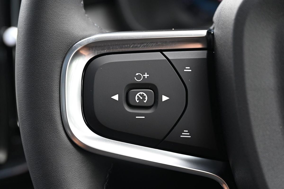 2024 Volvo XC40 Ultra B4 Bright