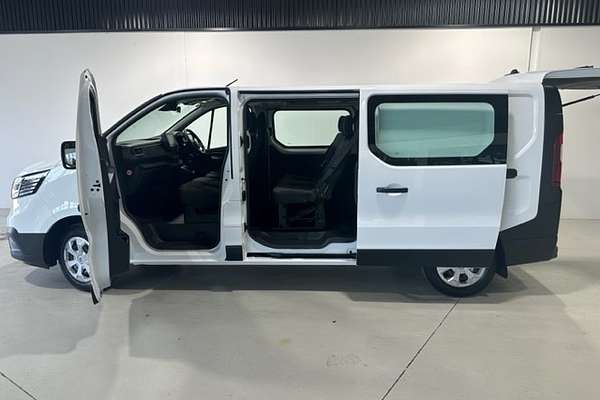 2023 Renault Trafic Crew Pro X82