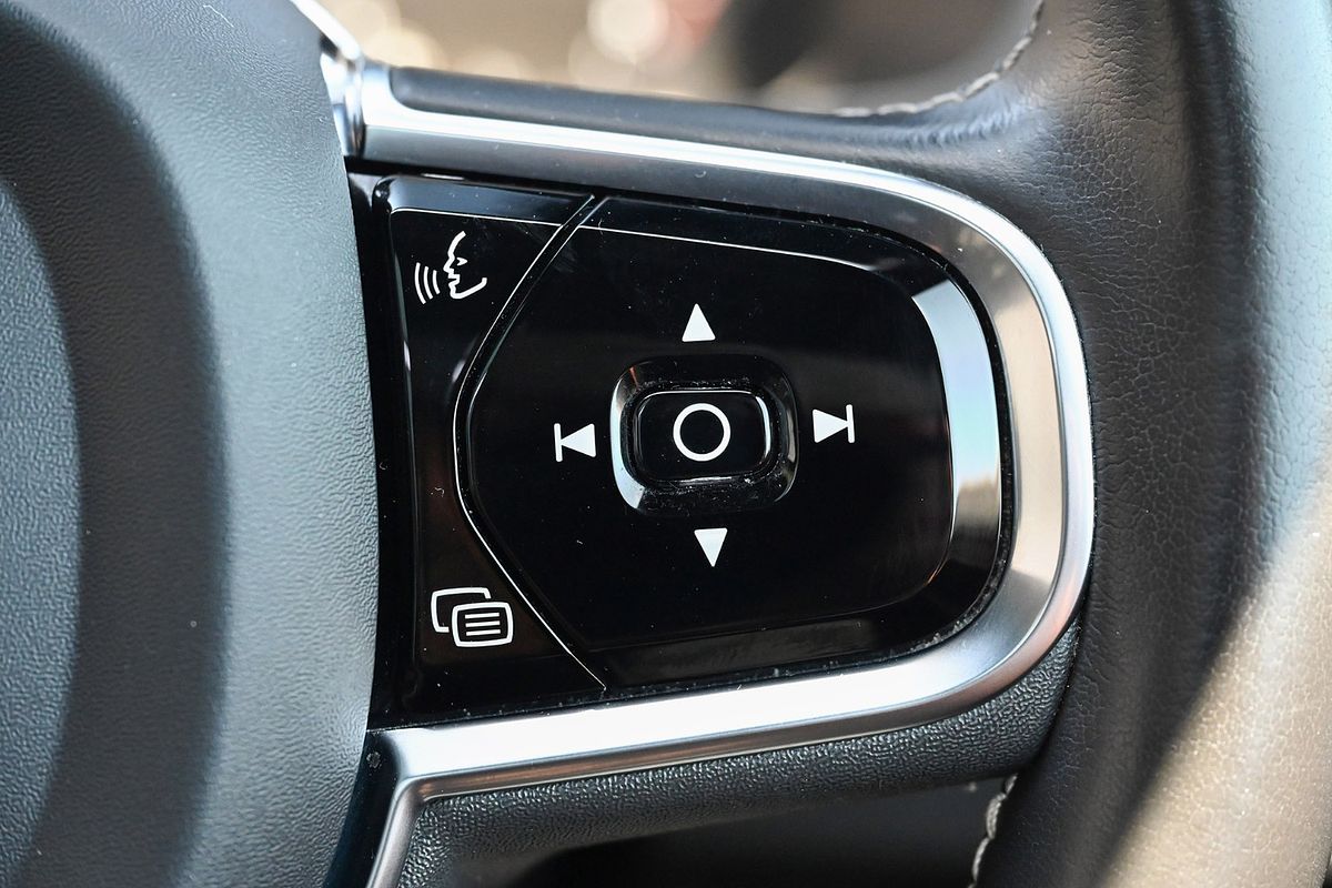 2020 Volvo XC90 T6 R-Design