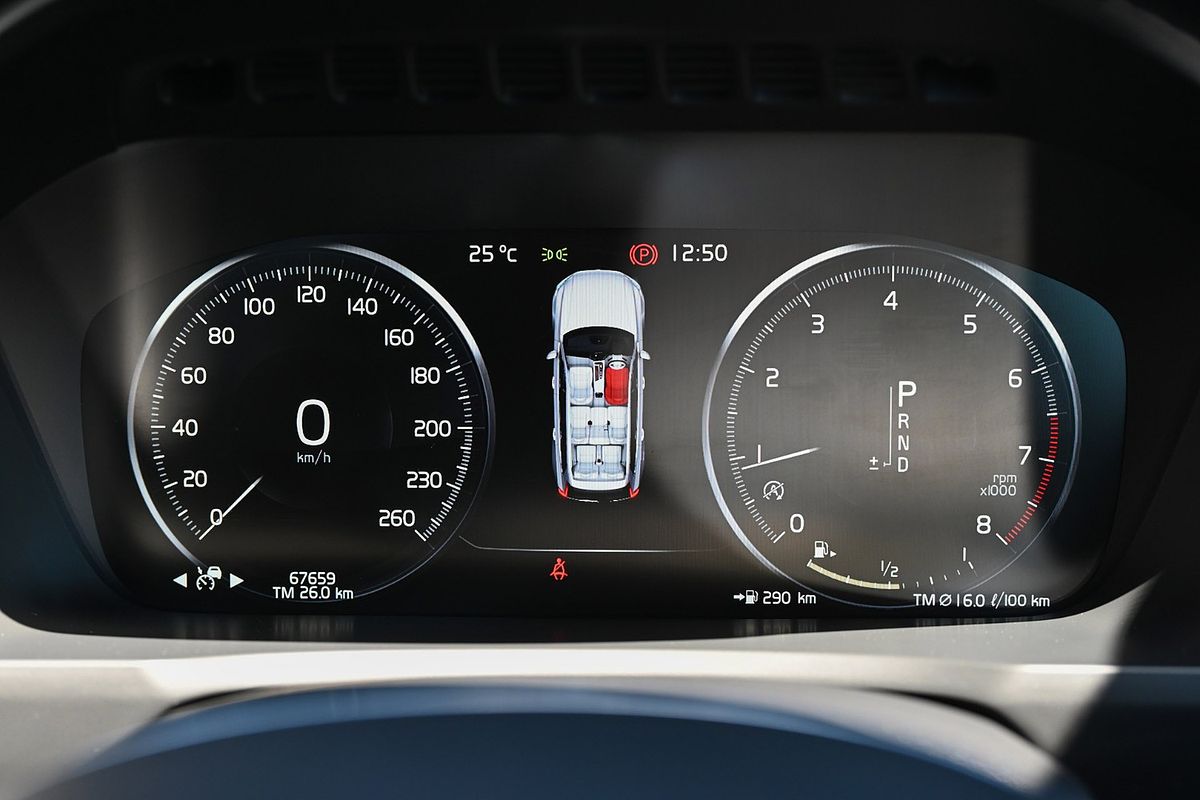 2020 Volvo XC90 T6 R-Design