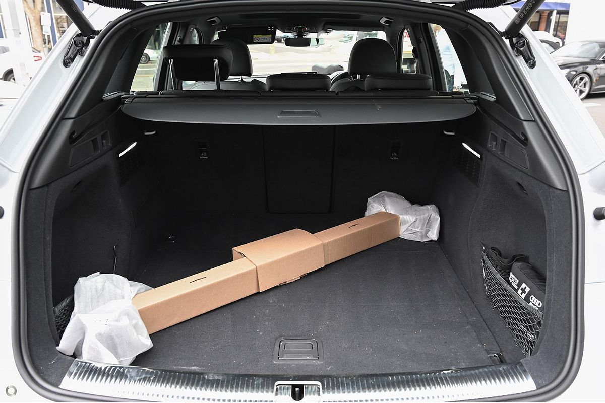 2024 Audi Q5 40 TDI Sport FY
