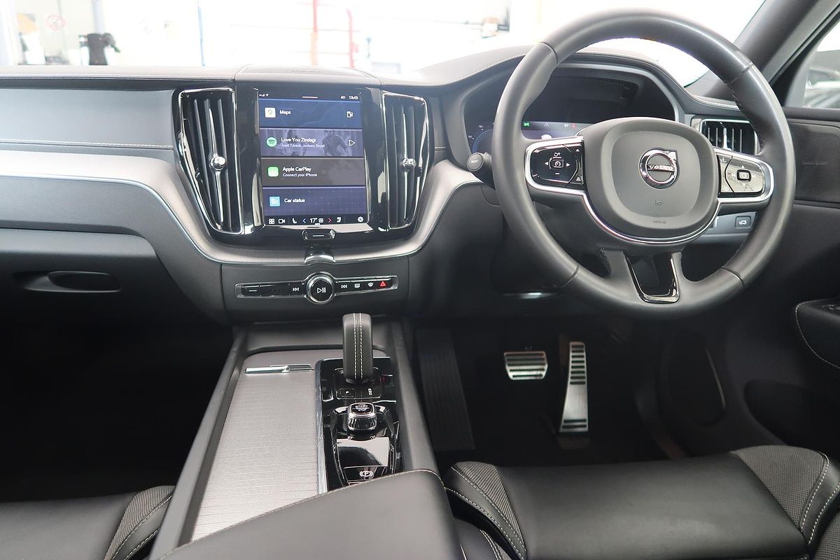 2021 Volvo XC60 B6 R-Design