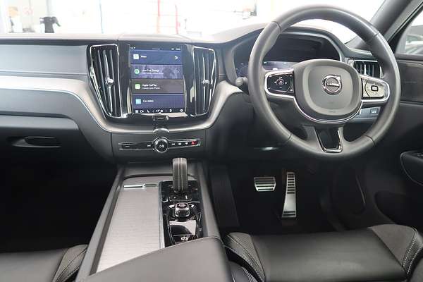 2021 Volvo XC60 B6 R-Design
