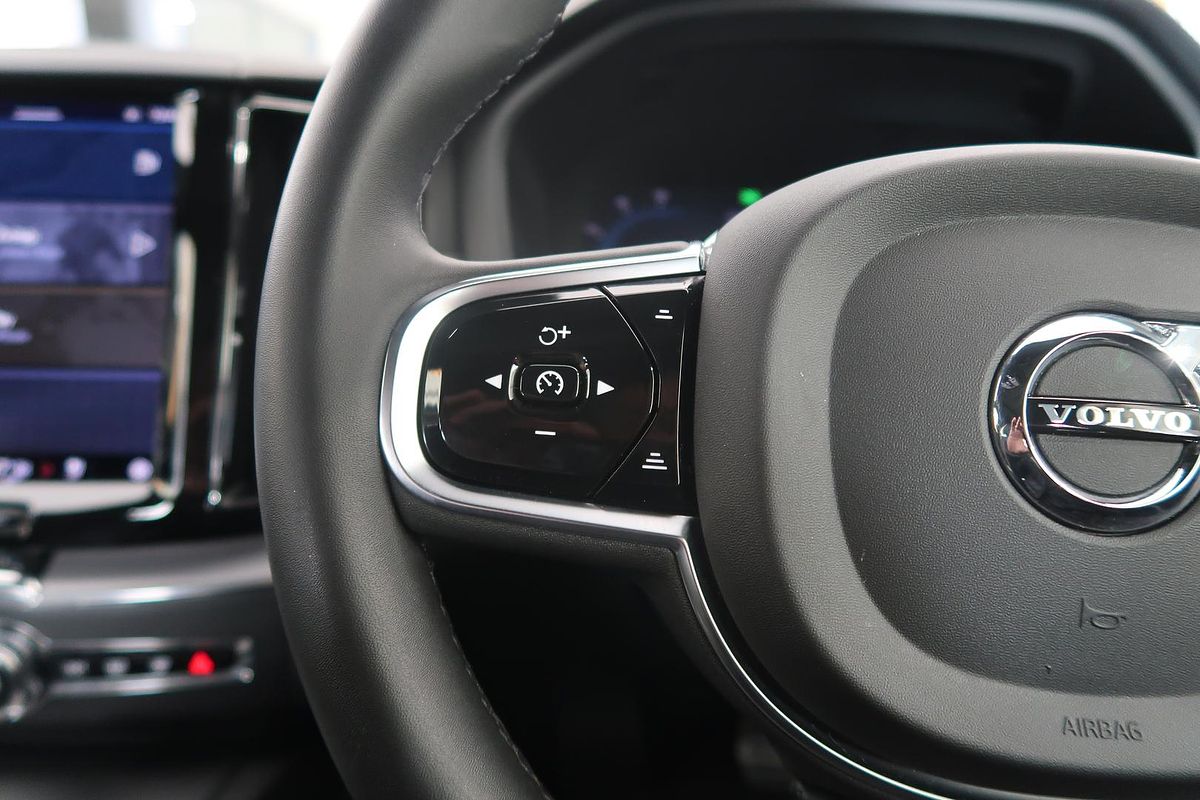 2021 Volvo XC60 B6 R-Design