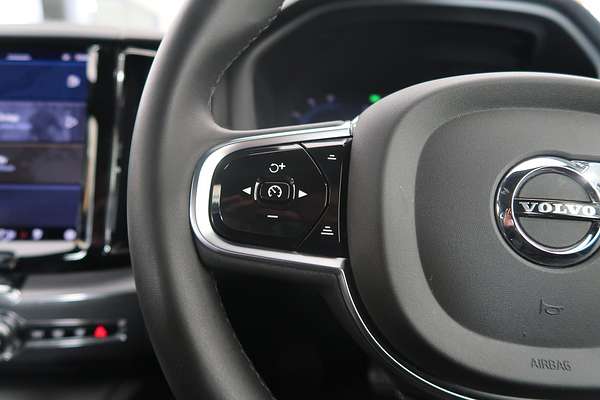 2021 Volvo XC60 B6 R-Design