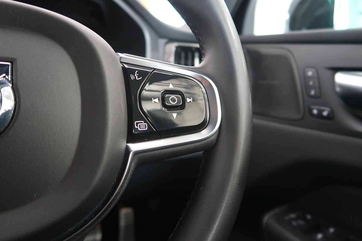 2021 Volvo XC60 B6 R-Design