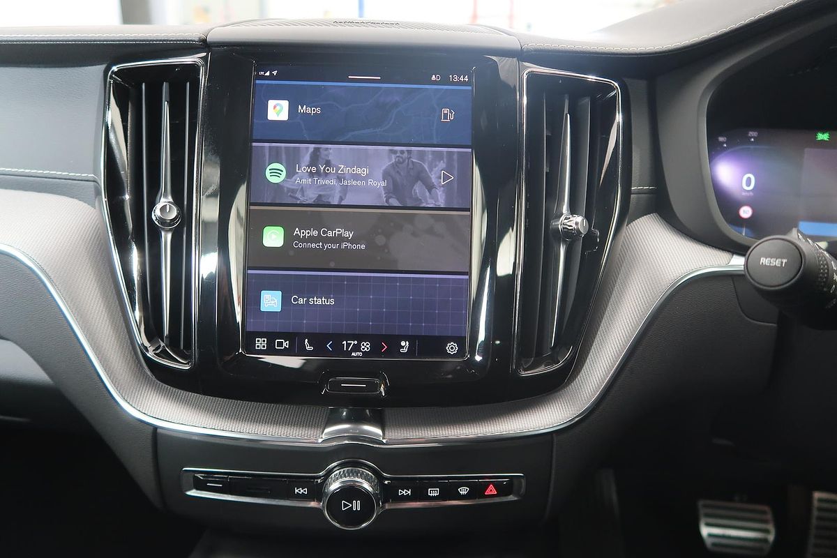 2021 Volvo XC60 B6 R-Design