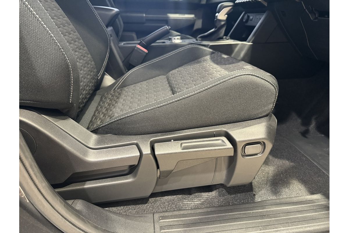 2024 Mitsubishi MV Triton GLX-R 2.4L D 6A/T 4X4 DC PU