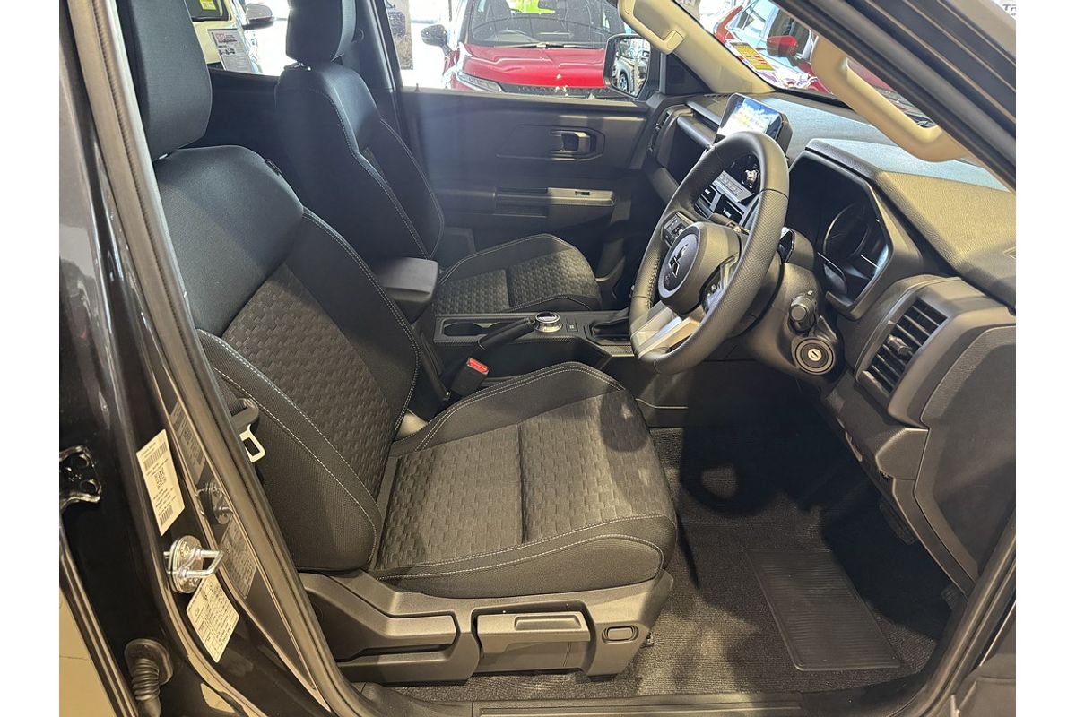 2024 Mitsubishi MV Triton GLX-R 2.4L D 6A/T 4X4 DC PU