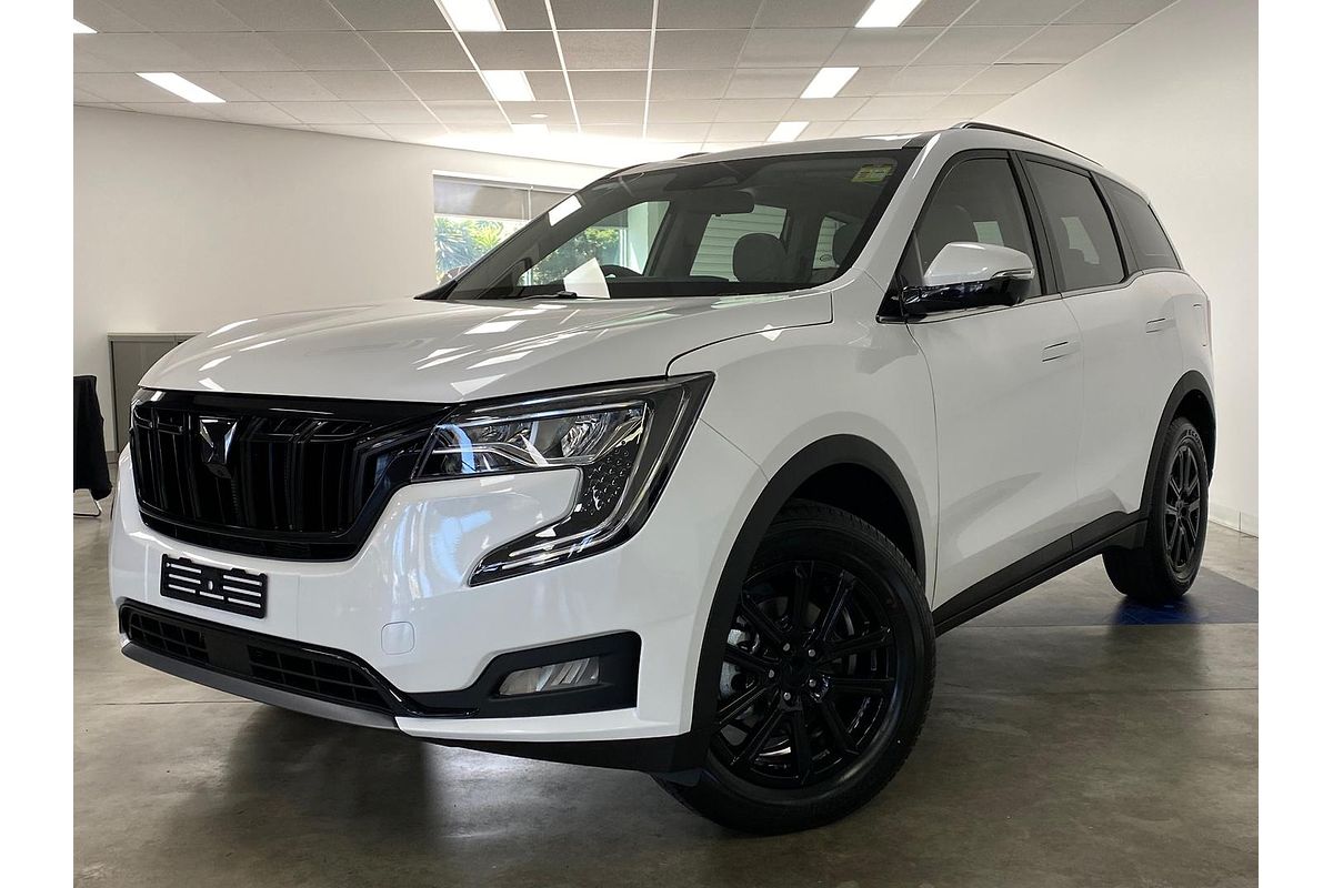 2024 Mahindra XUV700 AX7L