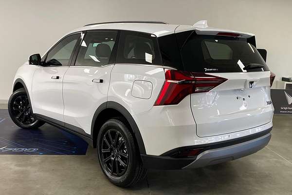 2024 Mahindra XUV700 AX7L