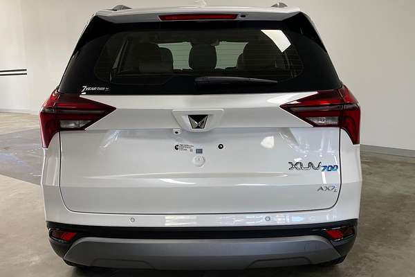2024 Mahindra XUV700 AX7L