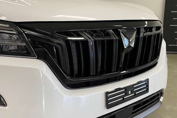 2024 Mahindra XUV700 AX7L