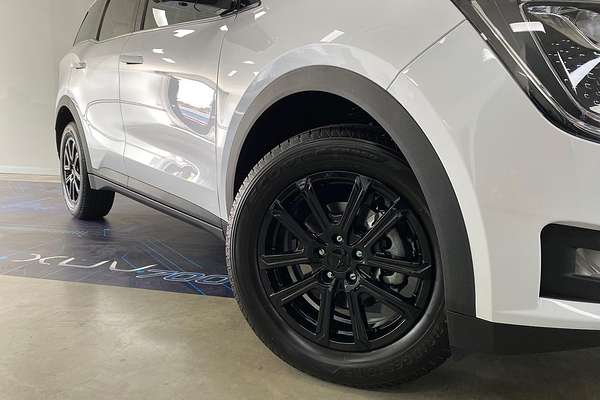 2024 Mahindra XUV700 AX7L