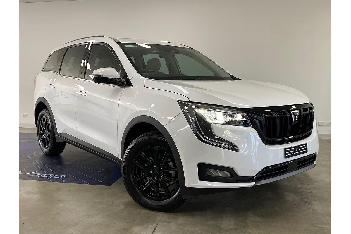 2024 Mahindra XUV700 AX7L