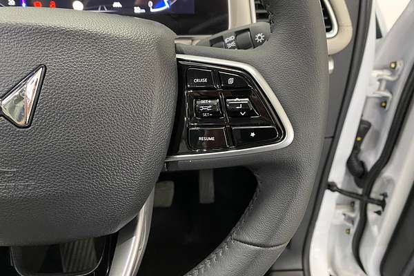 2024 Mahindra XUV700 AX7L