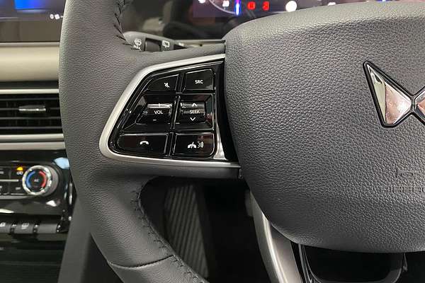 2024 Mahindra XUV700 AX7L