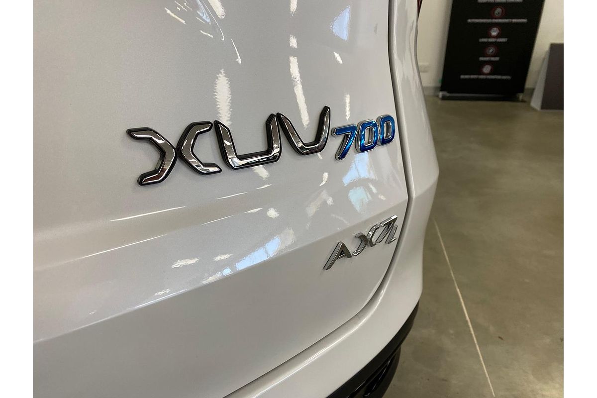 2024 Mahindra XUV700 AX7L