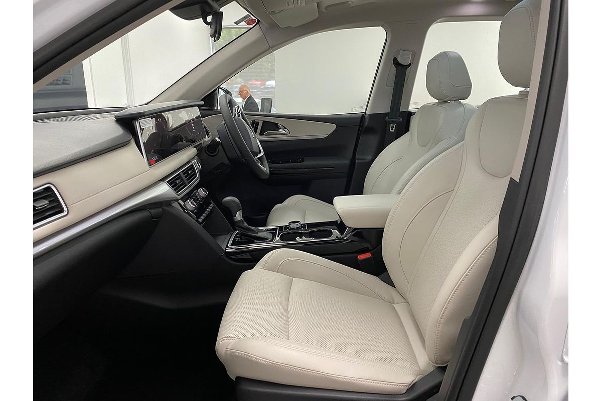 2024 Mahindra XUV700 AX7L