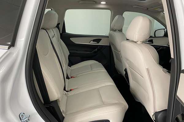2024 Mahindra XUV700 AX7L