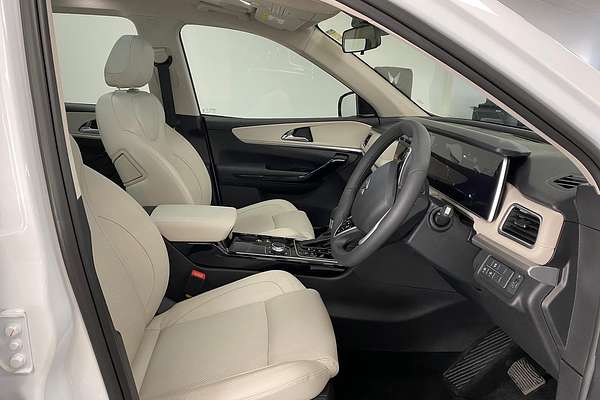 2024 Mahindra XUV700 AX7L