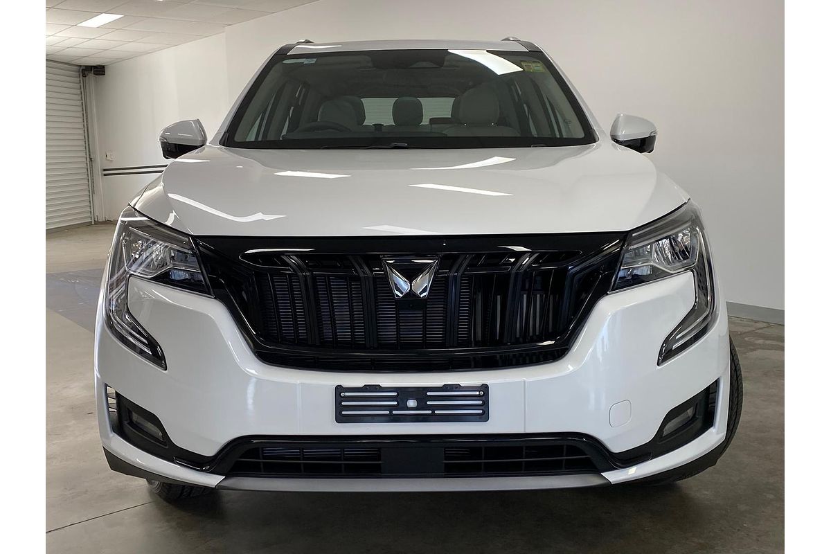 2024 Mahindra XUV700 AX7L