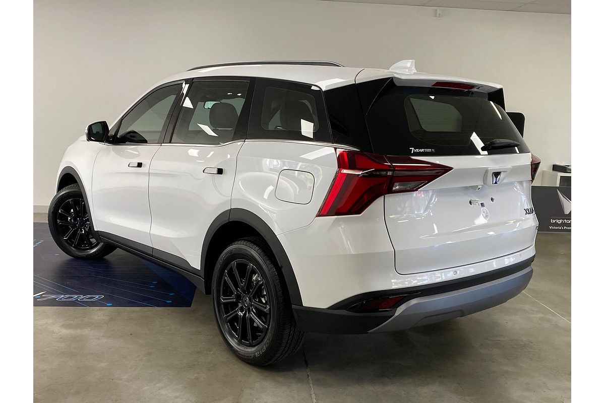 2024 Mahindra XUV700 AX7L