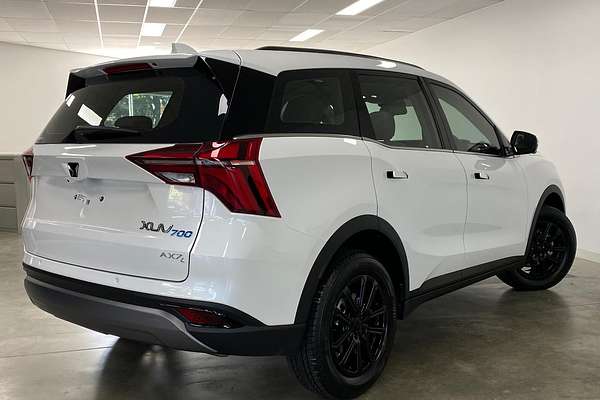 2024 Mahindra XUV700 AX7L