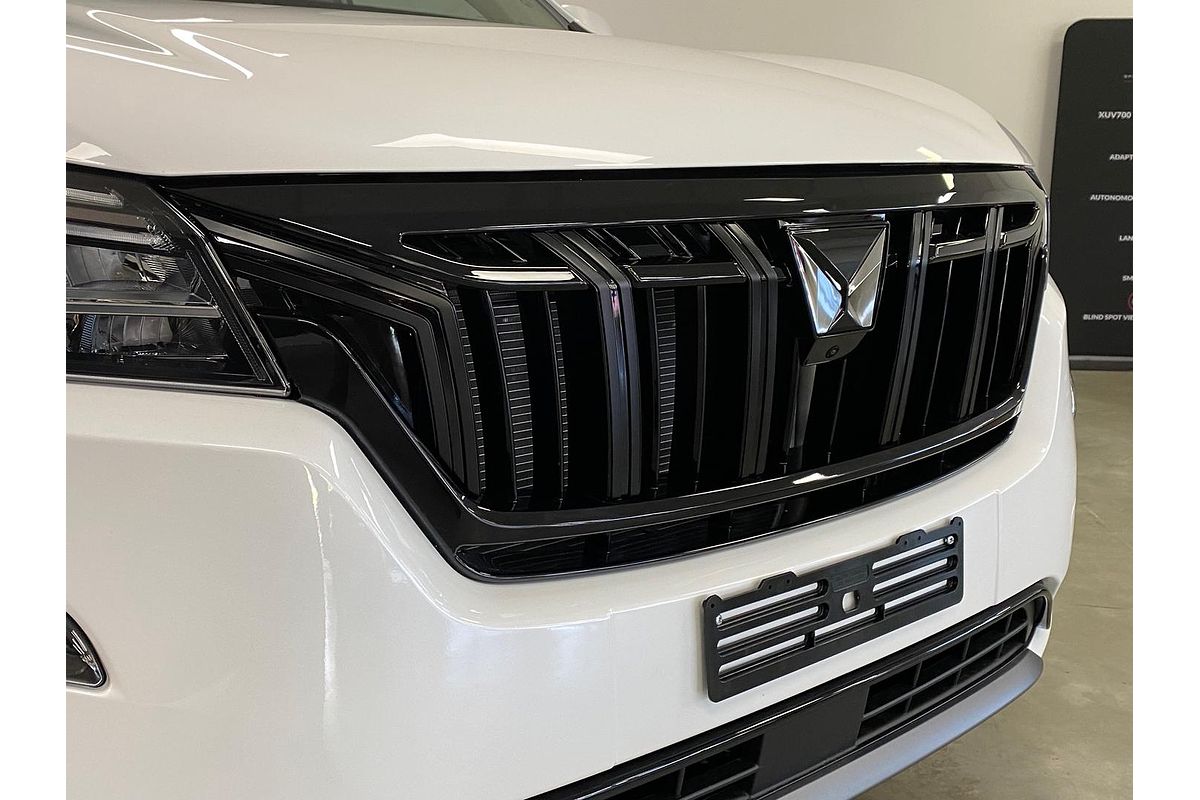 2024 Mahindra XUV700 AX7L