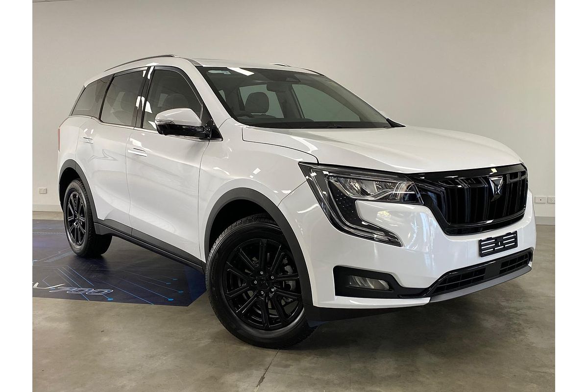 2024 Mahindra XUV700 AX7L