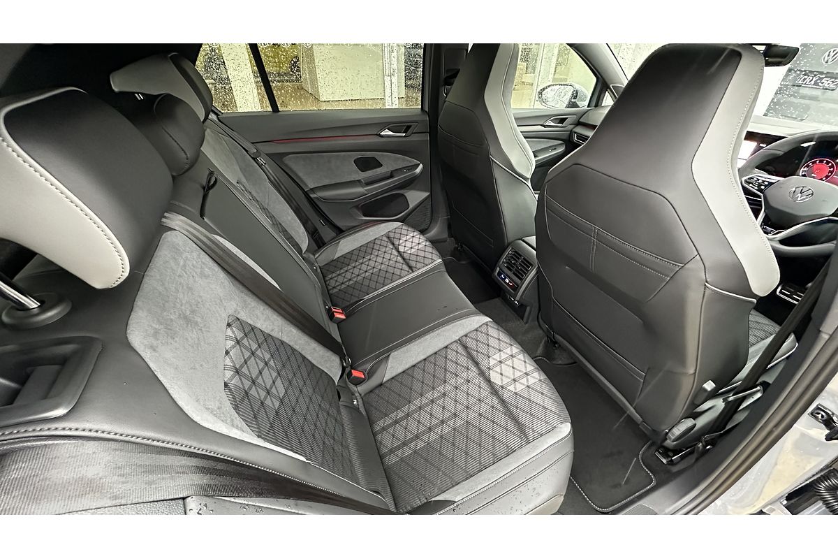 2024 Volkswagen Golf 110TSI R-Line 8