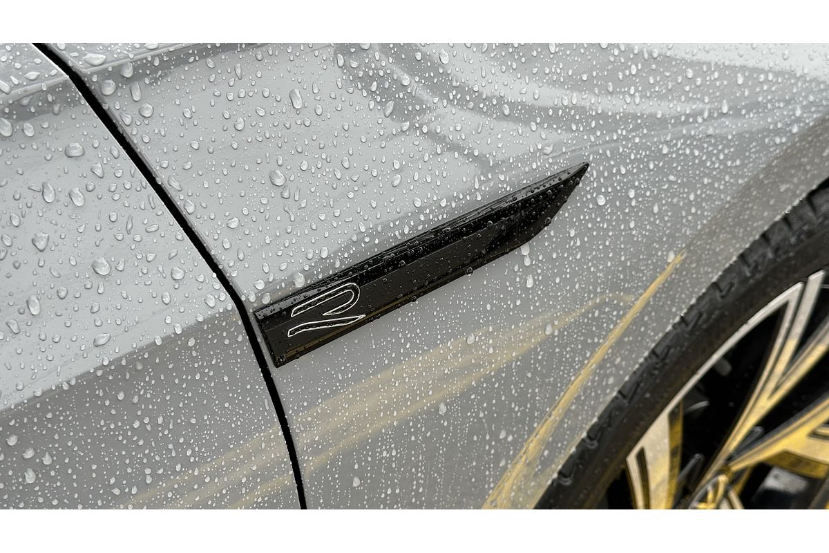 2024 Volkswagen Golf 110TSI R-Line 8