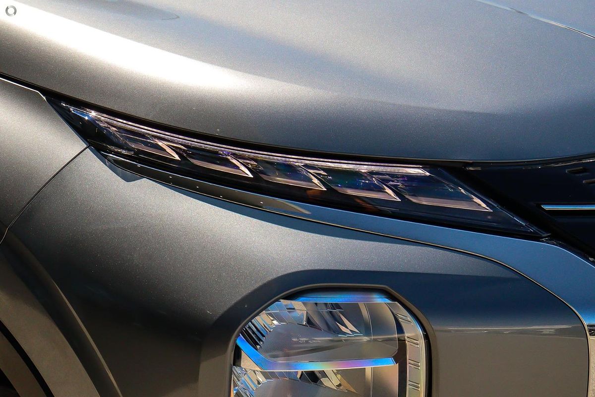 2024 Mitsubishi Outlander LS ZM