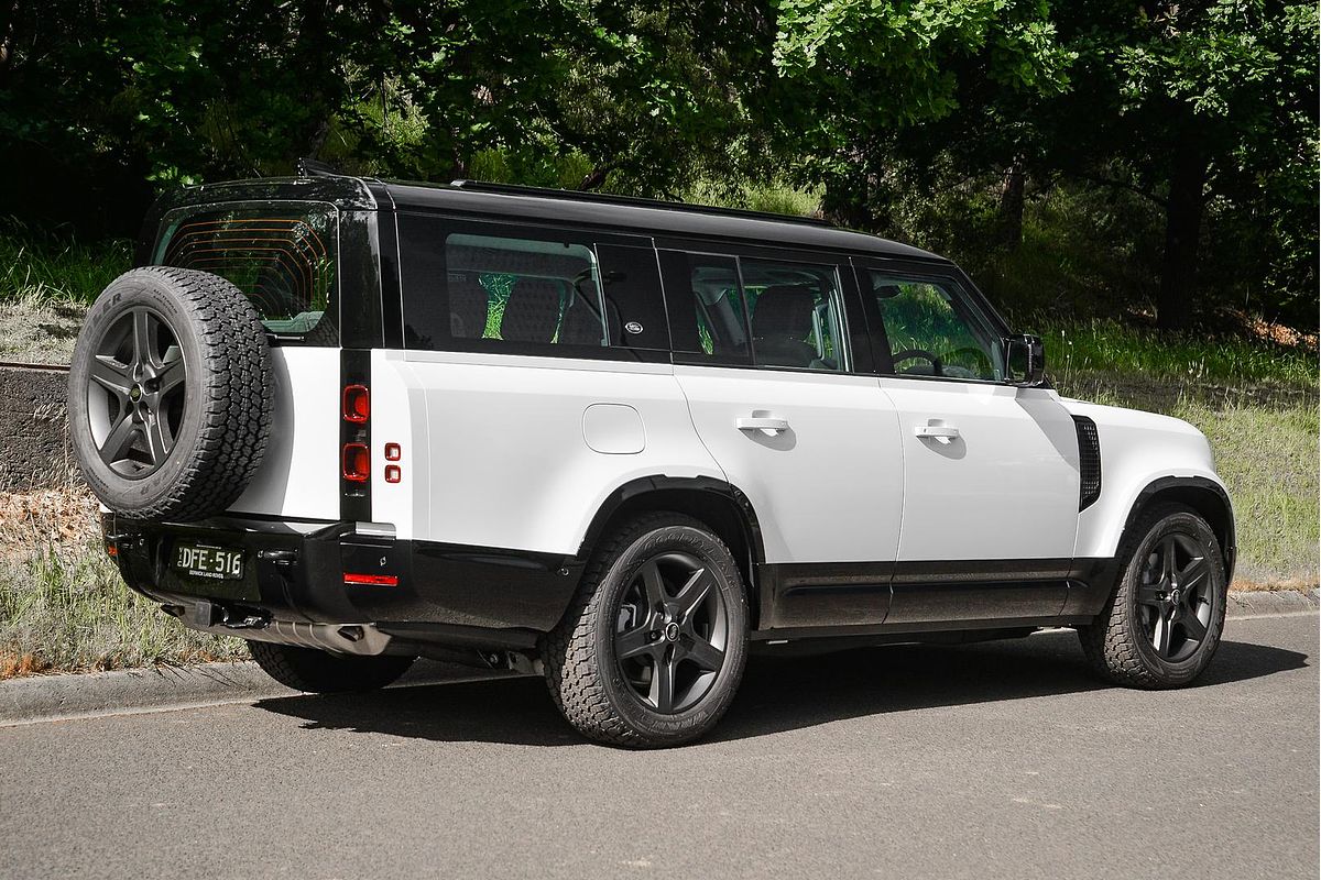 2024 Land Rover Defender 130 P400 X-Dynamic SE L663