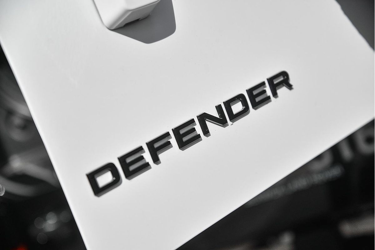 2024 Land Rover Defender 130 P400 X-Dynamic SE L663