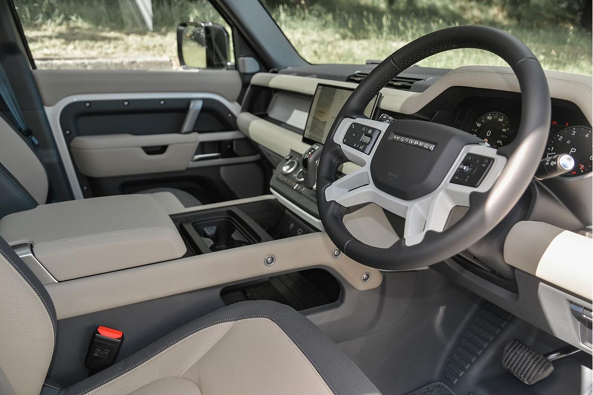 2024 Land Rover Defender 130 P400 X-Dynamic SE L663