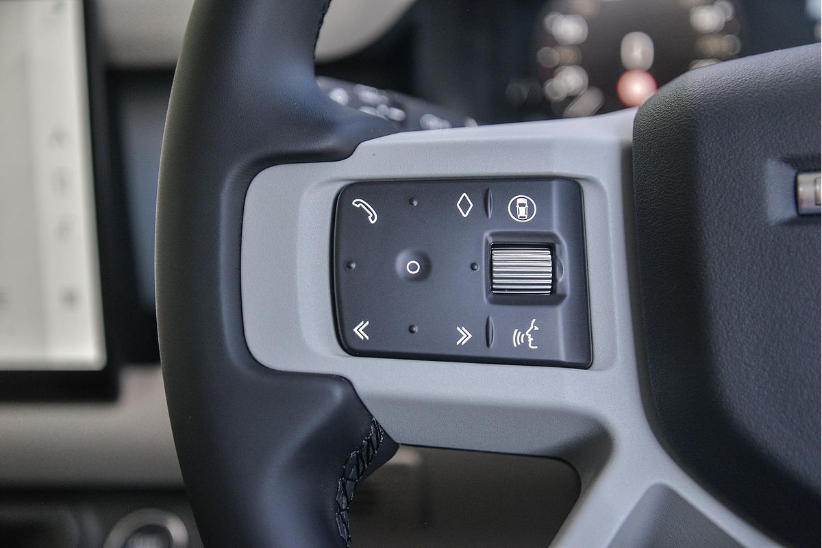 2024 Land Rover Defender 130 P400 X-Dynamic SE L663