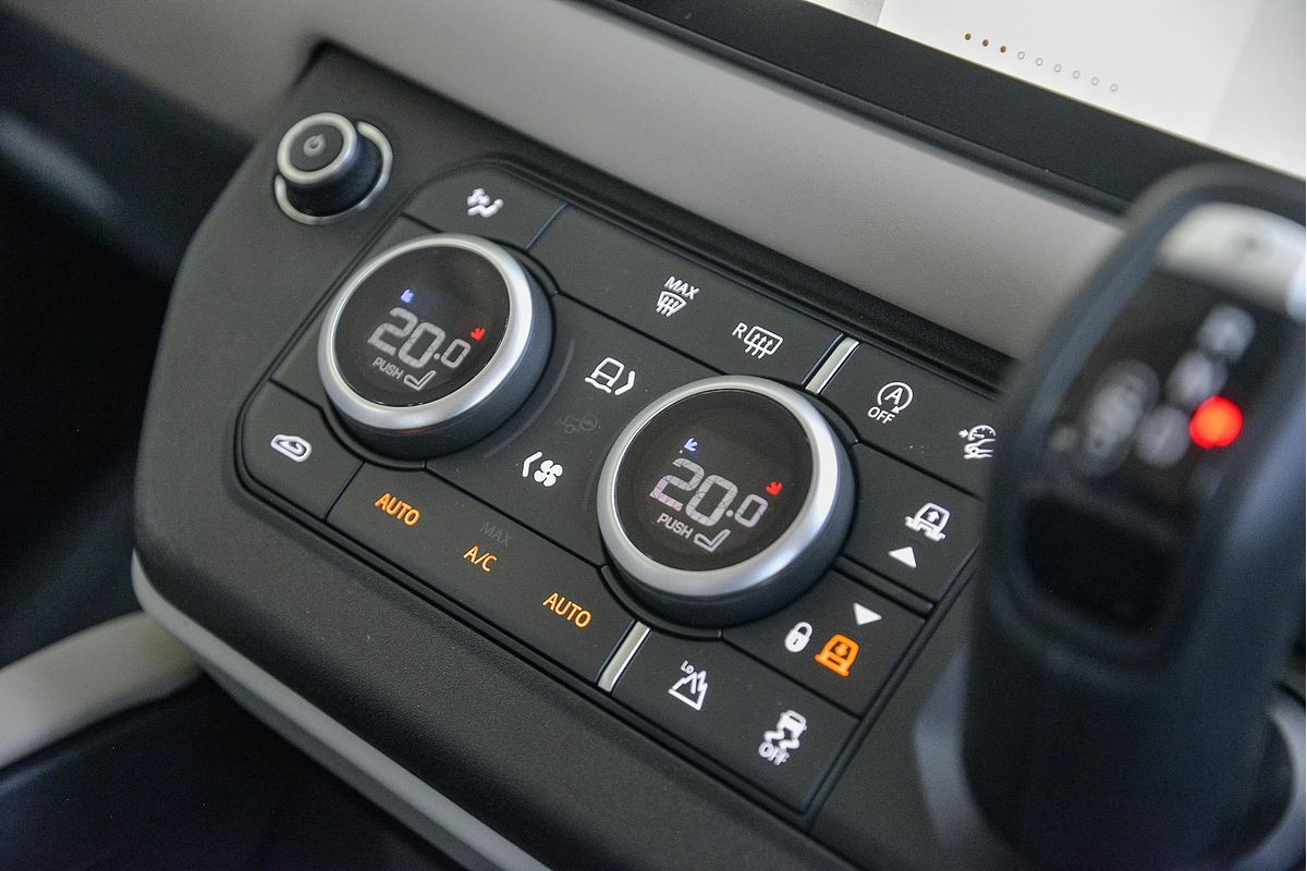 2024 Land Rover Defender 130 P400 X-Dynamic SE L663