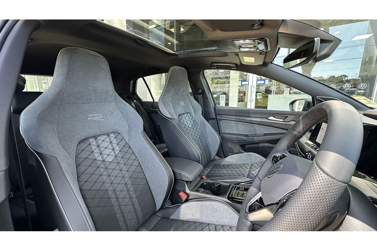 2024 Volkswagen Golf 110TSI R-Line 8