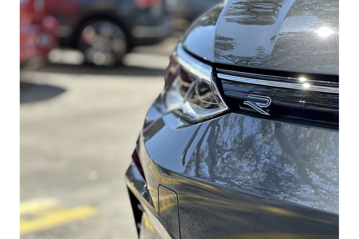 2024 Volkswagen Golf 110TSI R-Line 8