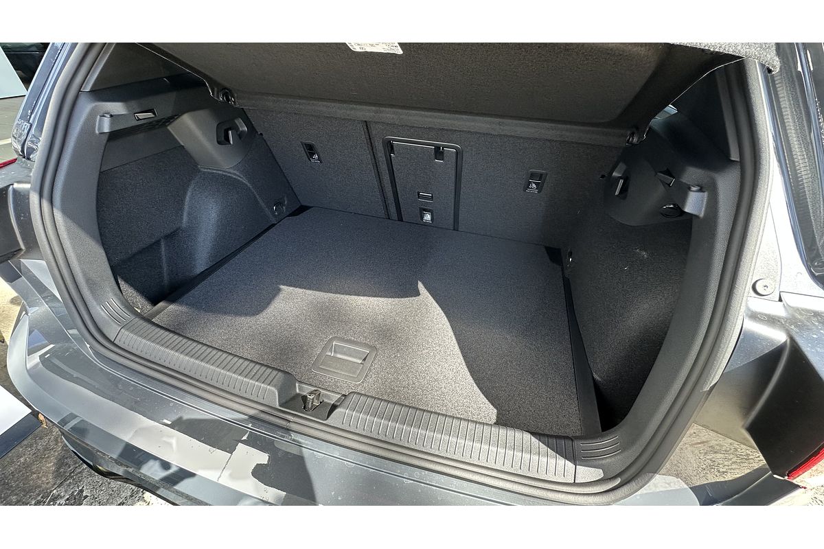 2024 Volkswagen Golf 110TSI R-Line 8
