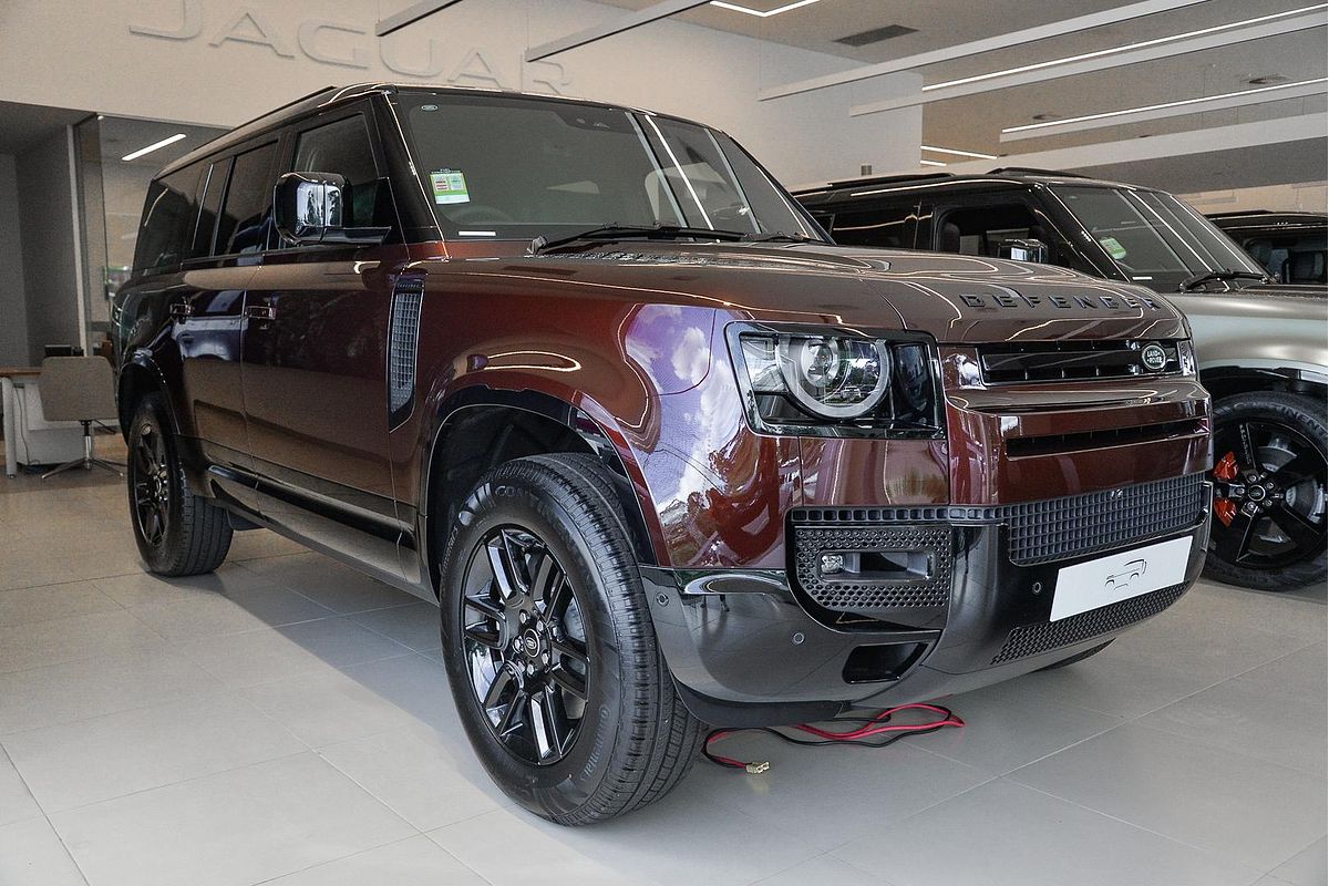 2024 Land Rover Defender 130 P400 X-Dynamic SE L663
