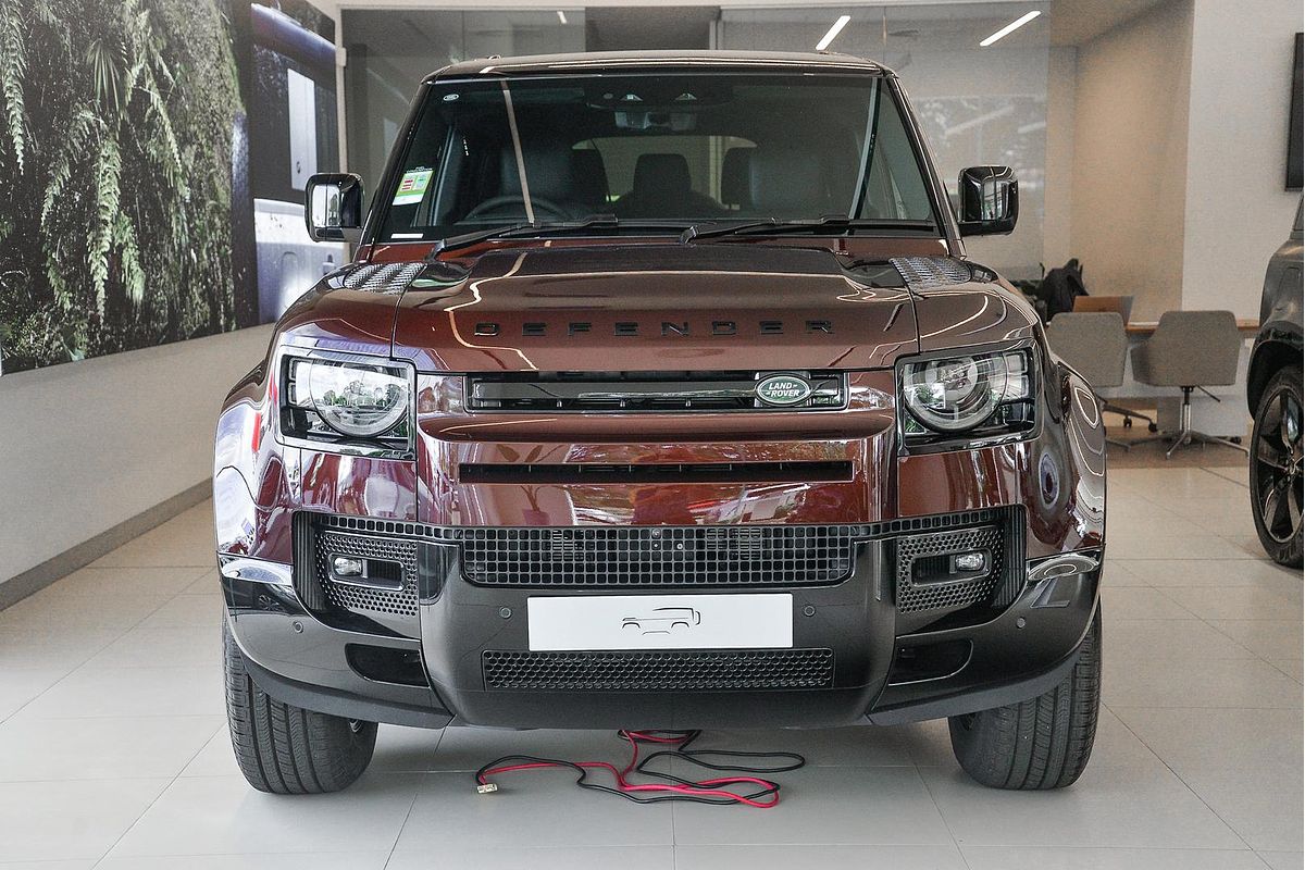 2024 Land Rover Defender 130 P400 X-Dynamic SE L663