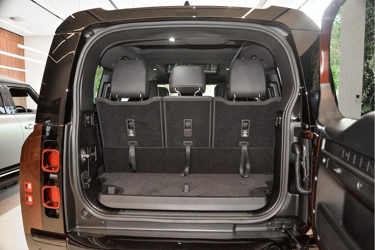 2024 Land Rover Defender 130 P400 X-Dynamic SE L663